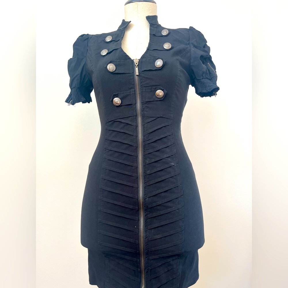 Cute, zip up dress